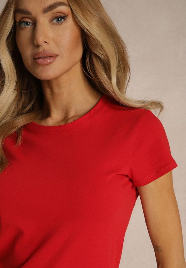 Renee - Czerwony Basicowy T-shirt z Bawełny Mevolena. Okazja: na co dzień. Kolor: czerwony. Materiał: bawełna. Styl: klasyczny, casual