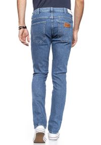 Wrangler - SPODNIE MĘSKIE WRANGLER LARSTON MIDSTONE W18S23091 112127418. Styl: klasyczny