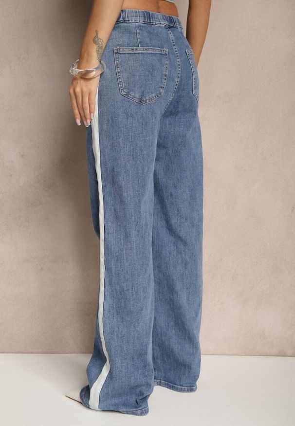 Renee - Niebieskie Szerokie Jeansy z Gumką w Talii Zdobione Lampasami Nusiela. Okazja: na co dzień. Kolor: niebieski. Wzór: aplikacja. Styl: casual, elegancki