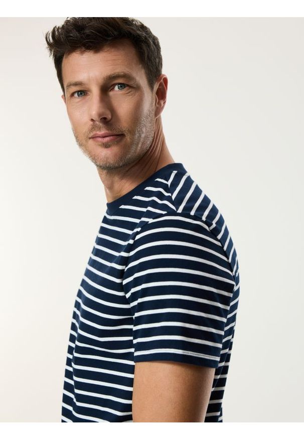 Reserved - T-shirt regular z bawełny merceryzowanej - granatowy. Kolor: niebieski. Materiał: bawełna