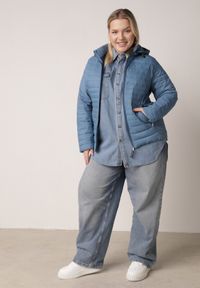 Born2be - Niebieska Pikowana Kurtka Przejściowa z Odpinanym Kapturem Tidesse. Kolor: niebieski. Materiał: poliester, jeans #2