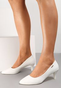 Born2be - Białe Czółenka Philenope. Wysokość cholewki: przed kostkę. Zapięcie: bez zapięcia. Kolor: biały. Materiał: lakier. Szerokość cholewki: normalna. Wzór: jednolity. Styl: elegancki, klasyczny #5