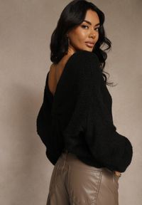 Renee - Czarny Oversizowy Sweter z Dodatkiem Wełny Zdobiony Węzłem Lawedana. Kolor: czarny. Materiał: wełna. Wzór: aplikacja #1