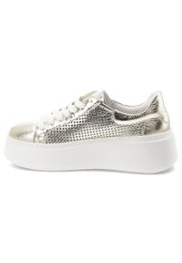 Sneakersy damskie Armodo, cholewka ze skóry naturalnej perforowana konstrukcja zapewniająca przewiewność klasyczne sznurowanie gruba stabilna podeszw. Okazja: na co dzień. Zapięcie: sznurówki. Kolor: złoty. Materiał: skóra. Szerokość cholewki: normalna. Wzór: ażurowy. Sezon: wiosna, lato. Styl: klasyczny #8