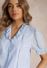 Renee - Niebieska Koszula z Bufiastymi Rękawami i Koronkowymi Wstawkami Rathima. Okazja: na co dzień. Kolor: niebieski. Materiał: koronka. Wzór: ażurowy. Styl: casual