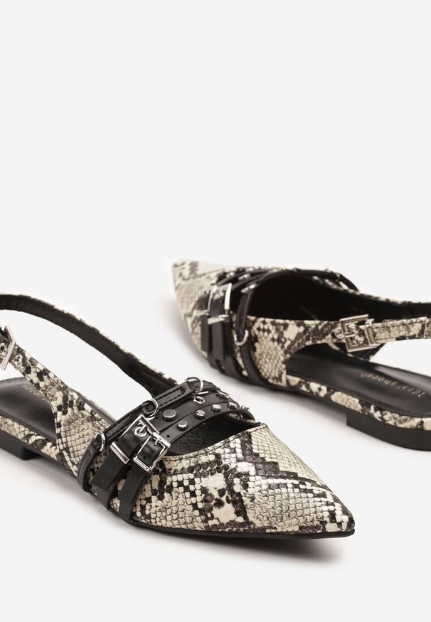 Renee - Czarno-Beżowe Wężowe Sandały Slingback ze Szpiczastym Noskiem Zdobione Paskami z Klamerkami Voseira. Okazja: na spotkanie biznesowe. Nosek buta: szpiczasty. Zapięcie: pasek. Kolor: czarny. Materiał: jeans. Wzór: aplikacja. Styl: elegancki, biznesowy