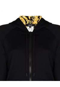 VERSACE - Czarna bluza z wzorzystą podszewką. Kolor: czarny. Materiał: materiał. Wzór: aplikacja #3