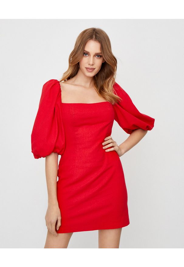 ICON - Czerwona sukienka z bufkami Tulipe. Okazja: na co dzień. Kolor: czerwony. Typ sukienki: dopasowane. Styl: casual. Długość: mini