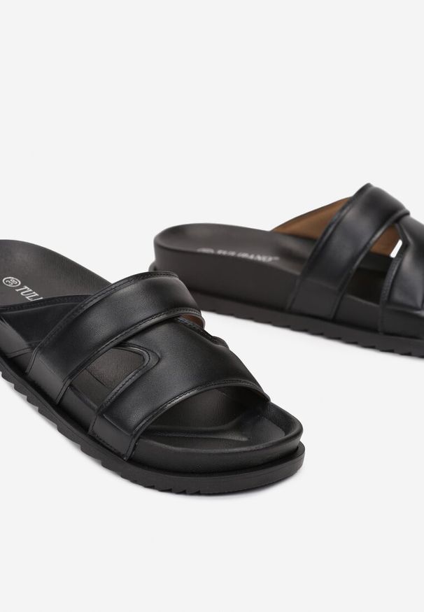 Born2be - Czarne Klapki na Grubej Podeszwie z Wycięciami Marintha. Kolor: czarny. Sezon: lato