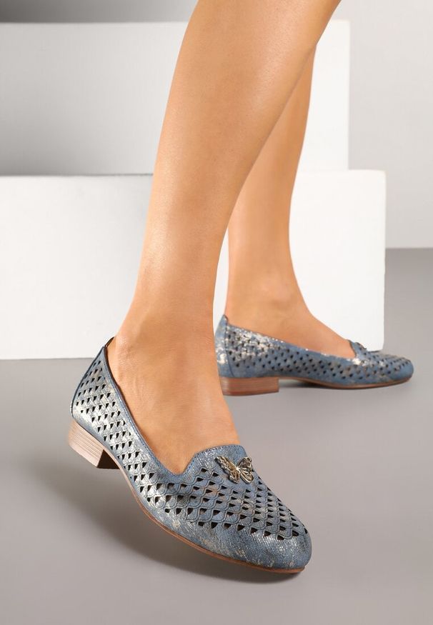 Born2be - Niebieskie Czółenka Ażurowe z Ozdobnym Motylkiem i Skórzaną Wkładką Davialira. Okazja: na co dzień. Kolor: niebieski. Materiał: skóra. Szerokość cholewki: normalna. Wzór: ażurowy. Obcas: na obcasie. Styl: casual, elegancki. Wysokość obcasa: niski