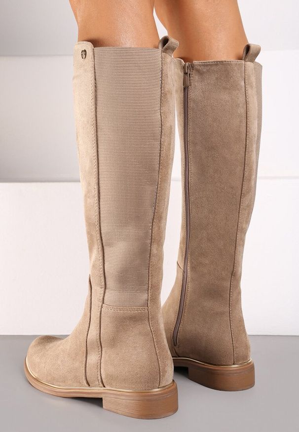 Born2be - Beżowe Płaskie Kozaki Oficerki z Imitacji Zamszu z Elastyczną Wstawką Ansinda. Okazja: do pracy. Kolor: beżowy. Materiał: zamsz