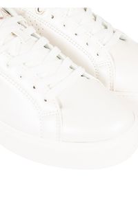 Fila Sneakersy "Crosscourt" | FFW0212 | Kobieta | Biały. Nosek buta: okrągły. Kolor: biały. Materiał: skóra ekologiczna