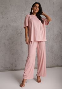 Renee - Różowy Oversizowy Komplet Zdobiony Cyrkoniami T-shirt i Spodnie Arnateia. Kolor: różowy. Wzór: aplikacja #1