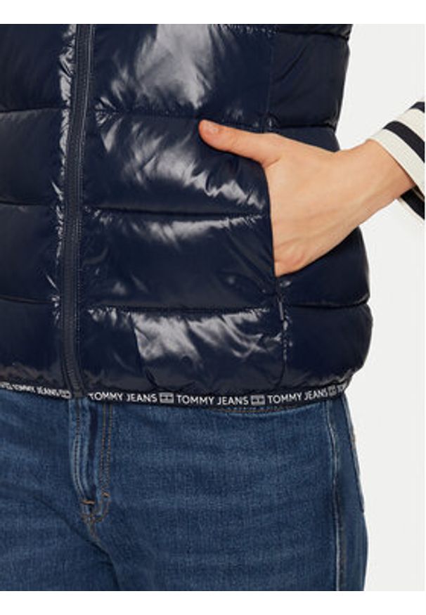 Tommy Jeans Bezrękawnik DW0DW19390 Granatowy Regular Fit. Kolor: niebieski. Materiał: syntetyk. Długość rękawa: bez rękawów