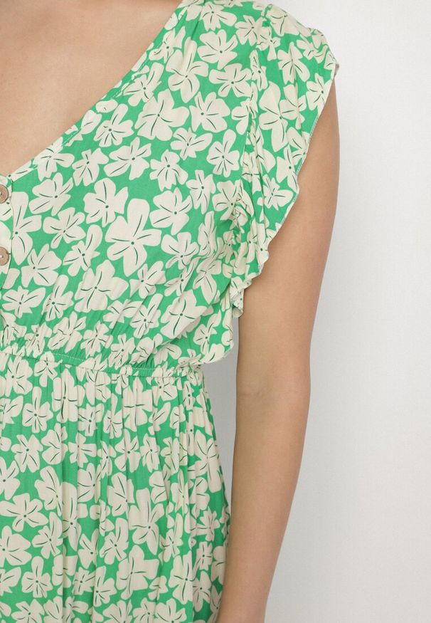 Born2be - Zielona Bawełniana Sukienka w Kwiatki o Rozkloszowanym Kroju z Gumką Alanilia. Okazja: na co dzień. Typ kołnierza: dekolt w kształcie V. Kolor: zielony. Wzór: kwiaty. Typ sukienki: rozkloszowane. Materiał: bawełna. Długość rękawa: krótki rękaw. Sezon: wiosna, lato. Styl: casual, elegancki