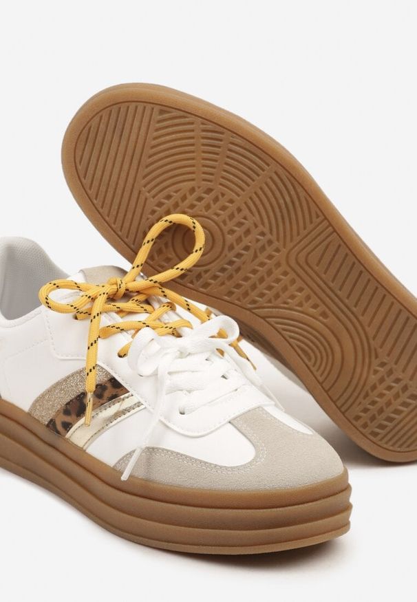 Renee - Biało-Brązowe Sneakersy Klasyczne Tenisówki Wyposażone w Dodatkowe Sznurówki Nasalle. Nosek buta: okrągły. Zapięcie: sznurówki. Kolor: biały. Materiał: materiał. Obcas: na obcasie. Wysokość obcasa: niski