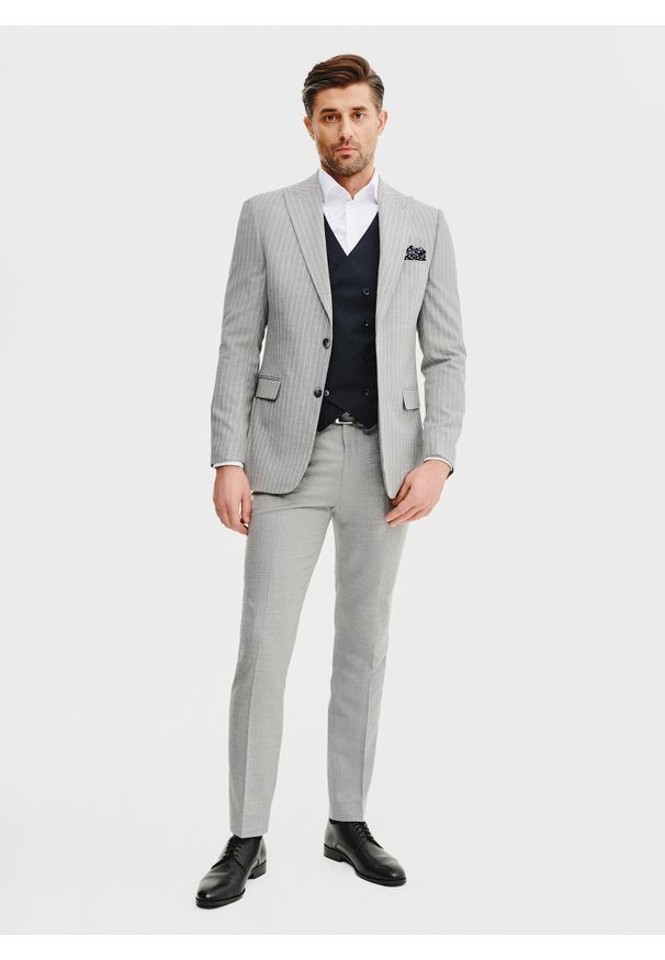 Pako Lorente - PAKO LORENTE – Granatowa dwurzędowa kamizelka męska. Okazja: na studniówkę. Kolor: czarny, niebieski. Materiał: elastan, wiskoza, poliester. Styl: młodzieżowy, elegancki