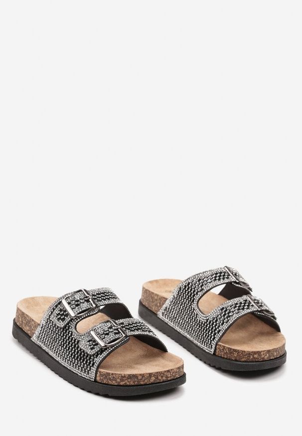 Born2be - Czarne Płaskie Klapki z Imitacją Korka Ozdobione Cyrkoniami Elawen. Okazja: na spacer. Kolor: czarny. Materiał: jeans. Wzór: aplikacja. Sezon: wiosna, lato