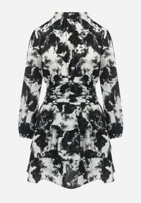 Born2be - Czarna Rozkloszowana Sukienka Mini z Ozdobnym Marszczeniem Mimizari. Okazja: na co dzień. Kolor: czarny. Typ sukienki: proste. Styl: elegancki, casual. Długość: mini #5