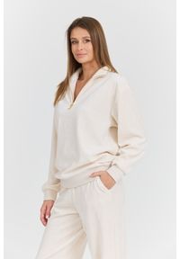 Juicy Couture - JUICY COUTURE Damska beżowa bluza Pete Pullover Gold, Rozmiar XS. Okazja: na co dzień. Typ kołnierza: bez kaptura. Kolor: beżowy. Materiał: poliester, bawełna, materiał. Długość rękawa: długi rękaw. Długość: długie. Styl: casual, elegancki #4