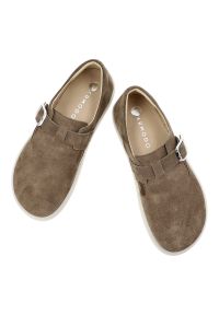 Półbuty damskie barefoot Armodo, skórzana cholewka naturalna niska wsuwana forma z regulowanym paskiem i metalową klamrą wycięcia po bokach lekka pła. Okazja: na co dzień. Zapięcie: klamry. Kolor: brązowy. Materiał: skóra. Szerokość cholewki: normalna. Styl: casual, elegancki #9