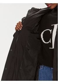 Calvin Klein Jeans Kurtka puchowa J20J221896 Czarny Regular Fit. Kolor: czarny. Materiał: syntetyk