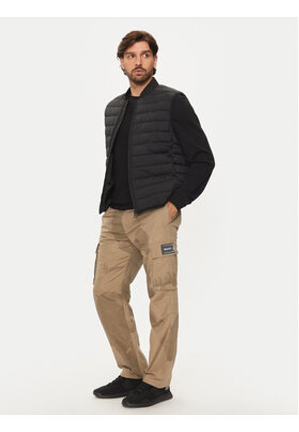 BOSS - Boss Spodnie materiałowe Sapp NFL 50525922 Beżowy Relaxed Fit. Kolor: beżowy. Materiał: syntetyk