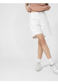 outhorn - Spodenki jeansowe damskie - białe. Stan: podwyższony. Kolor: biały. Materiał: jeans #2