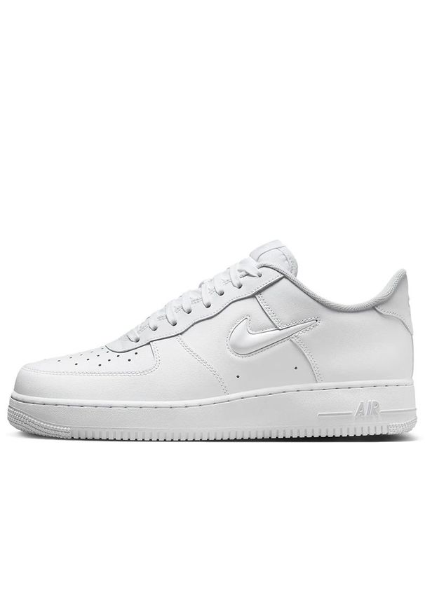 Buty Nike Air Force 1 HM0621-100 - białe. Zapięcie: sznurówki. Kolor: biały. Materiał: skóra. Szerokość cholewki: normalna. Model: Nike Air Force