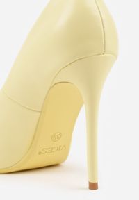 Born2be - Żółte Klasyczne Szpilki VICES o Gładkim Wykończeniu Selimya. Okazja: na co dzień, na ślub cywilny, do pracy, na wesele. Kolor: żółty. Materiał: jeans. Wzór: gładki. Obcas: na szpilce. Styl: klasyczny #7