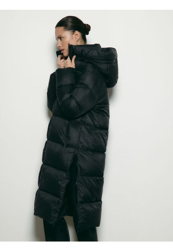 Reserved - Puchowy płaszcz - czarny. Kolor: czarny. Materiał: puch
