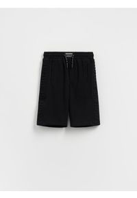 Reserved - Bawełniane szorty dresowe - czarny. Kolor: czarny. Materiał: dresówka, bawełna #1