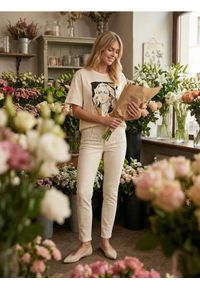 Sinsay - Jeansy slim z ozdobnymi perłami - kremowy. Kolor: kremowy #1