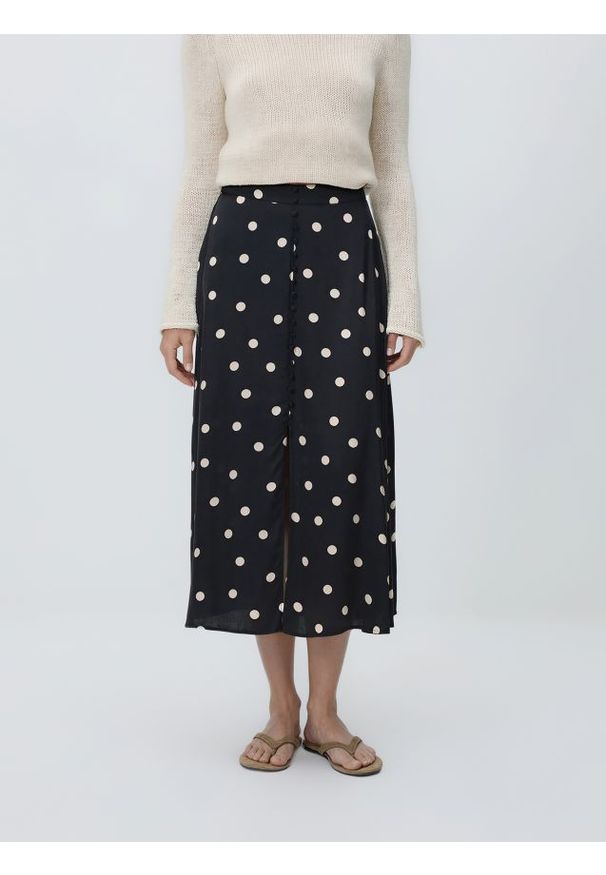 Reserved - Spódnica midi z wiskozy - czarny. Kolor: czarny. Materiał: wiskoza