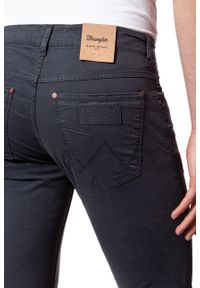 Wrangler - WRANGLER SPODNIE MĘSKIE LARSTON NAVY W18SMM49I. Materiał: materiał #9