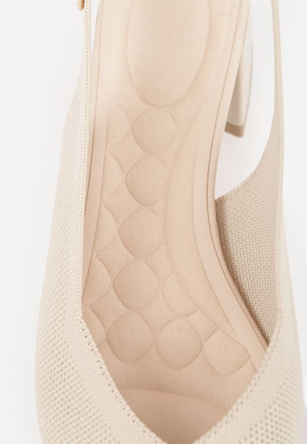 Renee - Beżowe Czółenka VICES Soft Fit Slingback na Lakierowanym Słupku z Elastyczną Cholewką Comfort Coromenis. Zapięcie: sprzączka. Kolor: beżowy. Materiał: lakier. Szerokość cholewki: normalna. Obcas: na słupku. Styl: elegancki