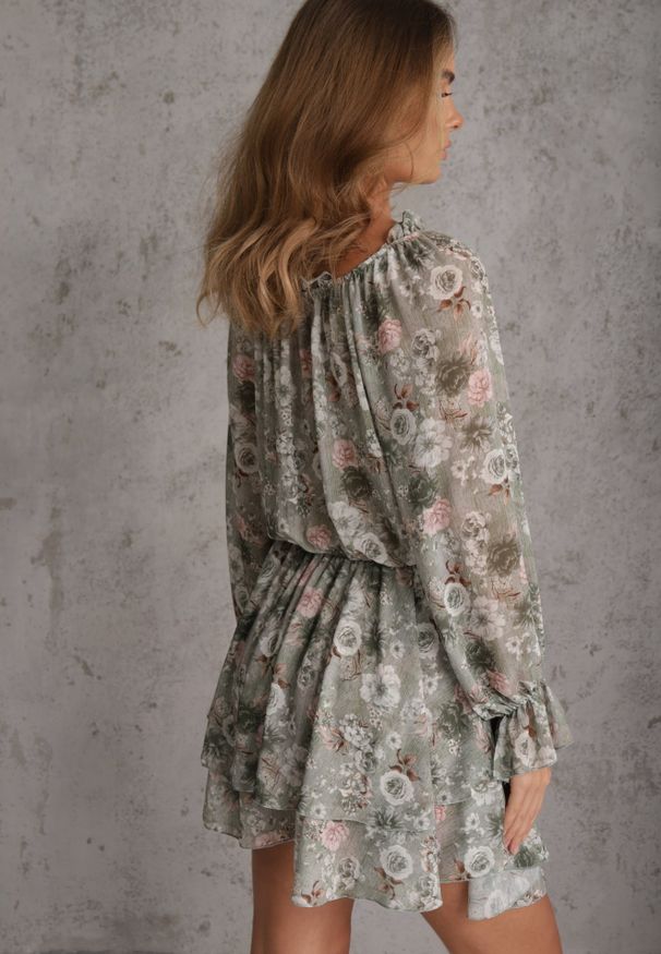 Renee - Jasnozielony Kombinezon Casual w Kwiaty w Eterycznym Stylu z Falbankami Antedeia. Okazja: na co dzień. Kolor: zielony. Materiał: materiał. Wzór: kwiaty. Styl: casual