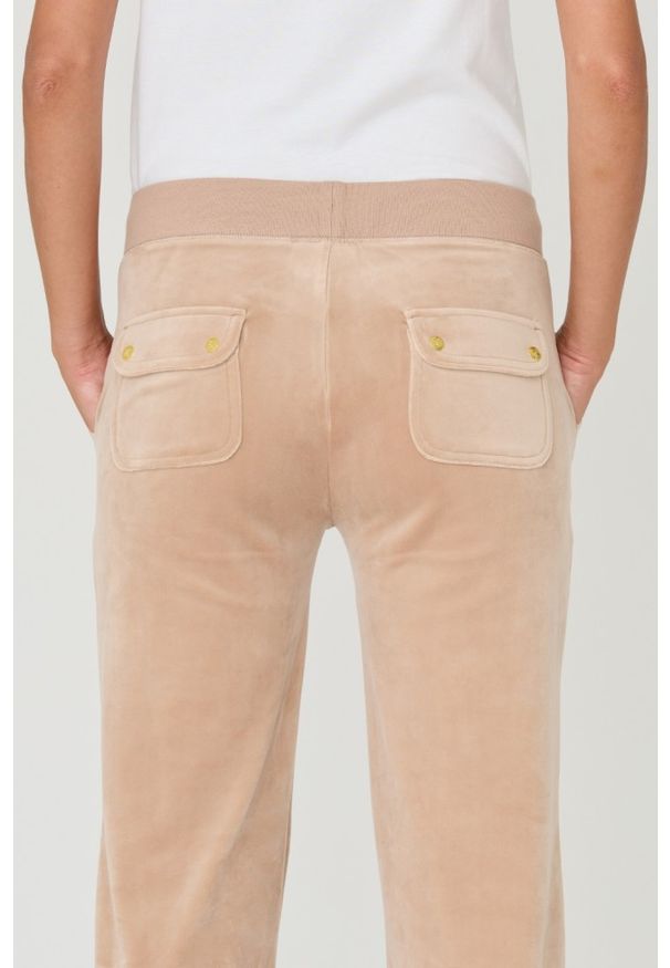 Juicy Couture - JUICY COUTURE Beżowe damskie spodnie Del Ray, Rozmiar S. Kolor: beżowy. Materiał: welur, poliester. Wzór: haft