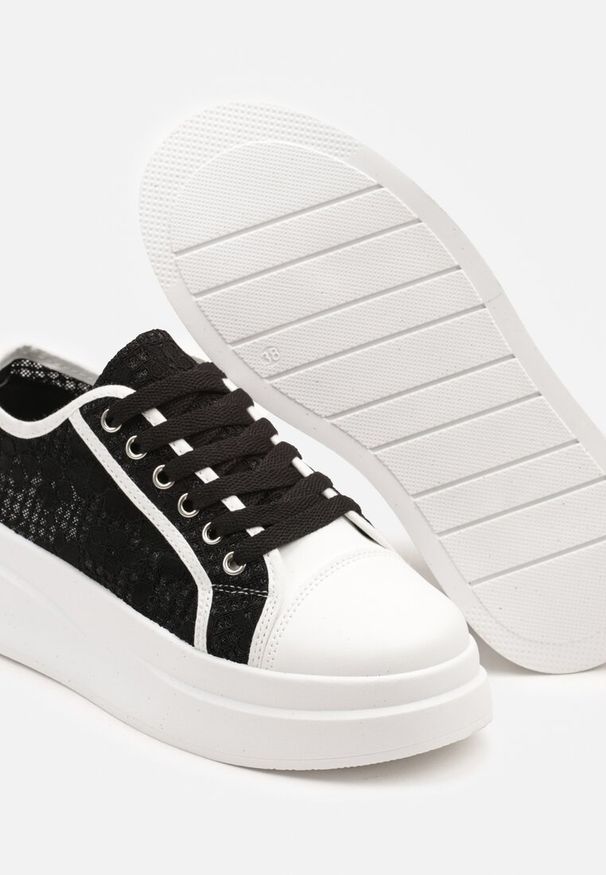 Renee - Czarno-Białe Sneakersy na Platformie z Koronkową Cholewką Falendriela. Okazja: na co dzień. Zapięcie: sznurówki. Kolor: czarny. Materiał: koronka. Szerokość cholewki: normalna. Obcas: na platformie