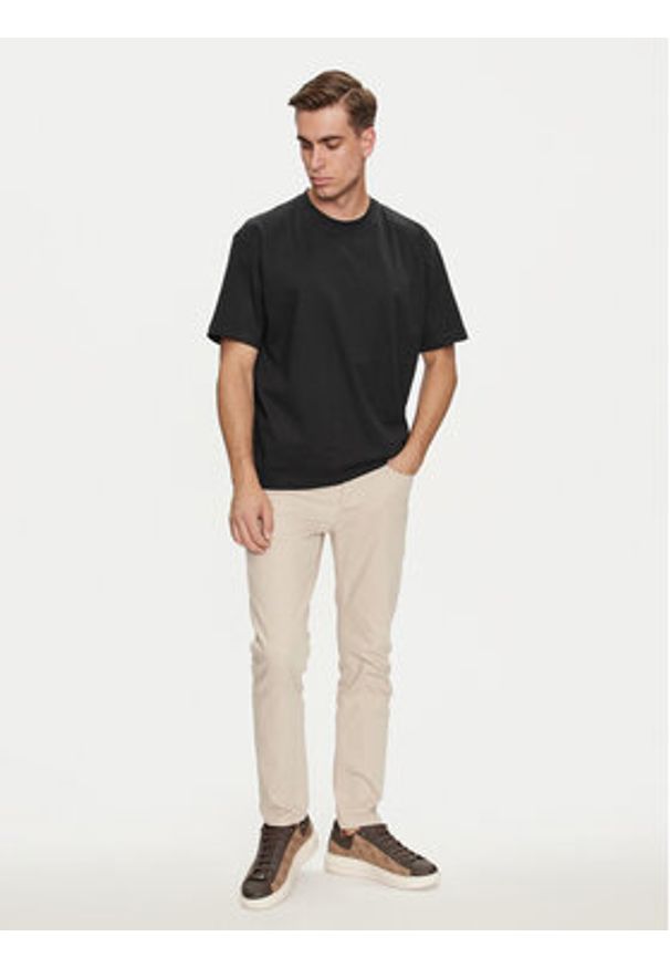 Guess Jeans T-Shirt M4YI44 K8FQ4 Czarny Regular Fit. Kolor: czarny. Materiał: bawełna