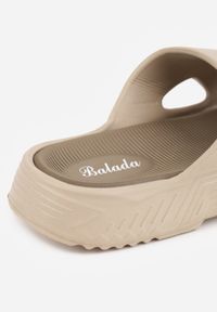 Born2be - Ciemnobeżowe Piankowe Klapki Basenowe na Grubej Podeszwie Atexia. Okazja: do domu, na co dzień, na plażę. Kolor: beżowy. Materiał: dresówka. Sezon: lato. Styl: sportowy, klasyczny, wakacyjny, casual #3