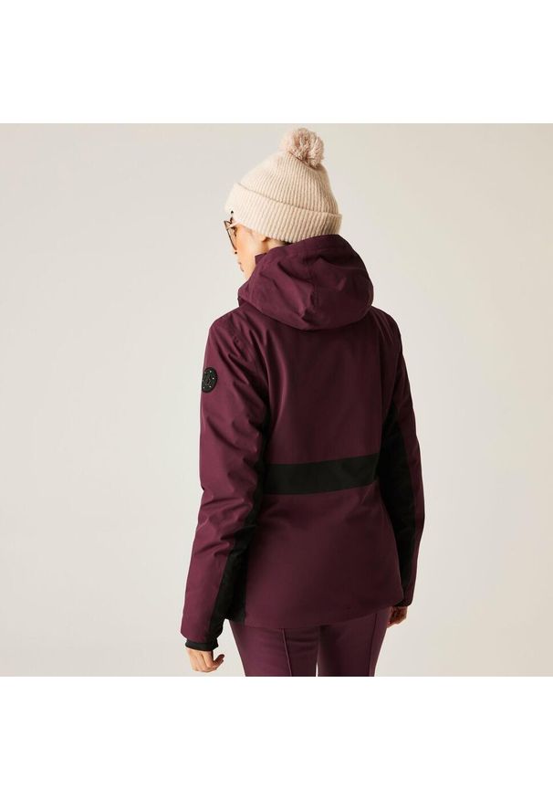 DARE 2B - Kurtka narciarska damska z membraną Issy Dare 2b. Kolor: fioletowy. Materiał: tkanina. Wzór: aplikacja. Sezon: zima. Sport: narciarstwo