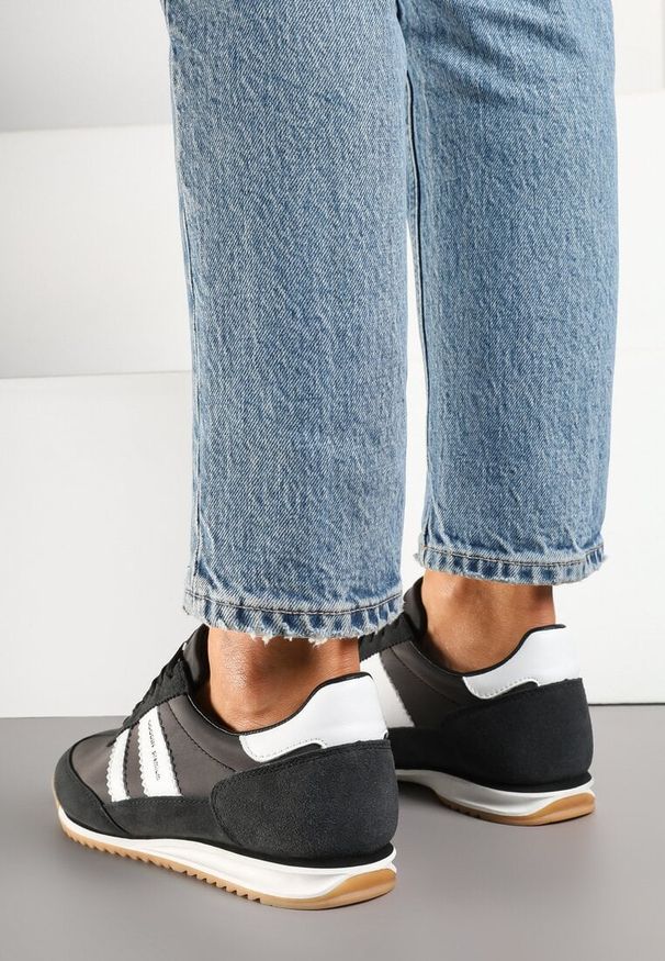 Born2be - Czarno-Białe Sneakersy Klasyczne Tenisówki ze Skórzaną Wkładką i Zamszem Naturalnym Tilritia. Okazja: na co dzień. Kolor: czarny. Materiał: zamsz, skóra. Szerokość cholewki: normalna