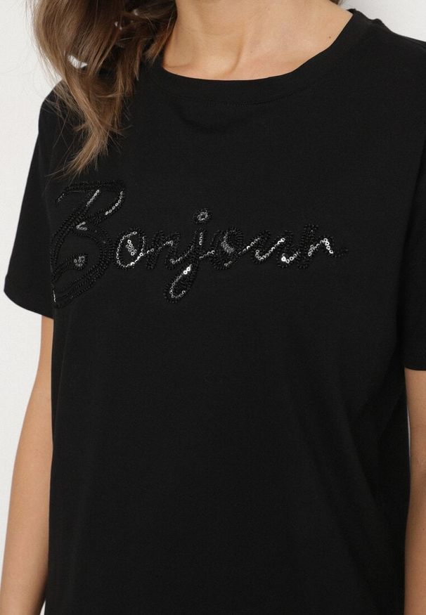Born2be - Czarny T-shirt z Bawełny o Kroju Oversize z Haftem i Cekinami Uliowena. Okazja: na co dzień, na spacer. Kolor: czarny. Materiał: bawełna. Wzór: haft. Sezon: lato. Styl: casual