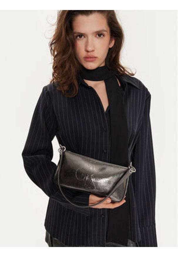 Calvin Klein Jeans Torebka Sculpted Shoulder K60K612732 Srebrny. Kolor: srebrny. Materiał: skórzane