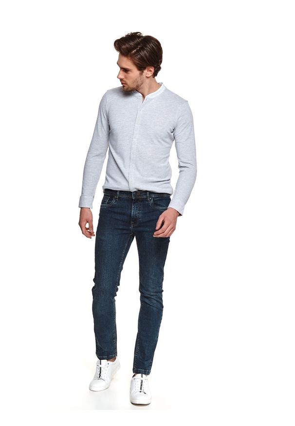 TOP SECRET - Spodnie denimowe dopasowane. Okazja: do pracy. Kolor: niebieski. Materiał: jeans, tkanina. Sezon: wiosna. Styl: klasyczny