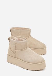 Born2be - Beżowe Wsuwane Śniegowce z Imitacji Zamszu na Platformie Tusanala. Okazja: na co dzień. Zapięcie: bez zapięcia. Kolor: beżowy. Materiał: zamsz. Sezon: zima. Styl: casual, elegancki #4