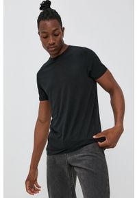 Resteröds T-shirt męski kolor czarny gładki. Okazja: na co dzień. Kolor: czarny. Materiał: dzianina, włókno, bawełna. Wzór: gładki. Styl: casual