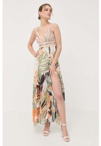 Guess sukienka kolor zielony maxi rozkloszowana. Kolor: zielony. Materiał: tkanina. Długość rękawa: na ramiączkach. Typ sukienki: rozkloszowane. Długość: maxi