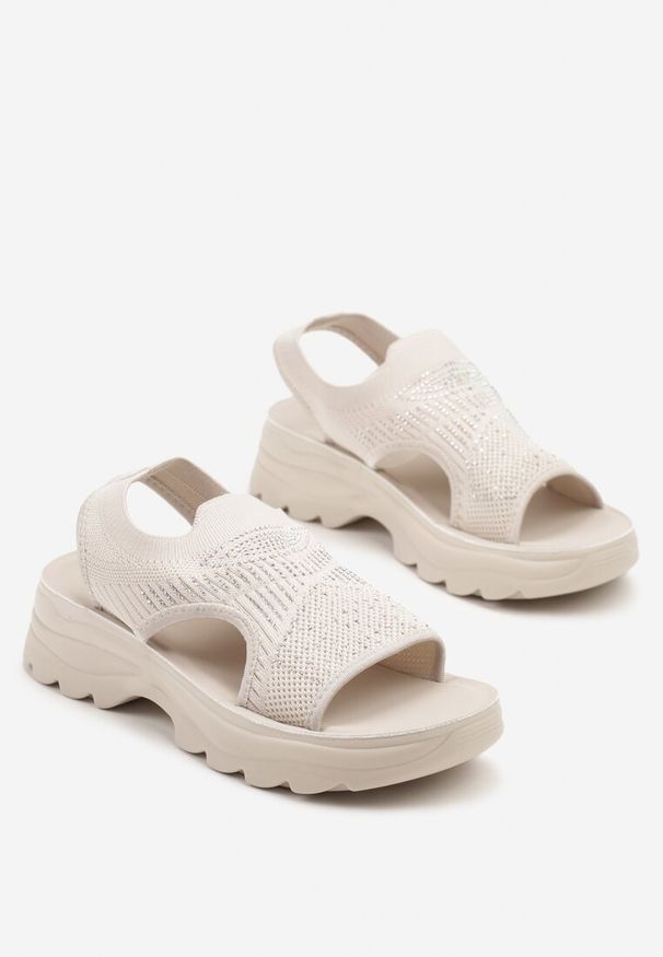 Born2be - Beżowe Sandały z Elastyczną Cholewką i Cyrkoniami Lileldi. Okazja: na co dzień. Kolor: beżowy. Materiał: jeans. Styl: elegancki, casual